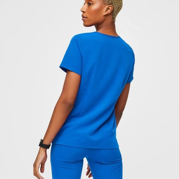 FIGS Casma Three-Pocket Scrub Top - Picture 2 of 5